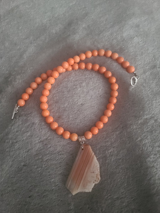 Jade Gemstone Necklace with Agate Pendent
