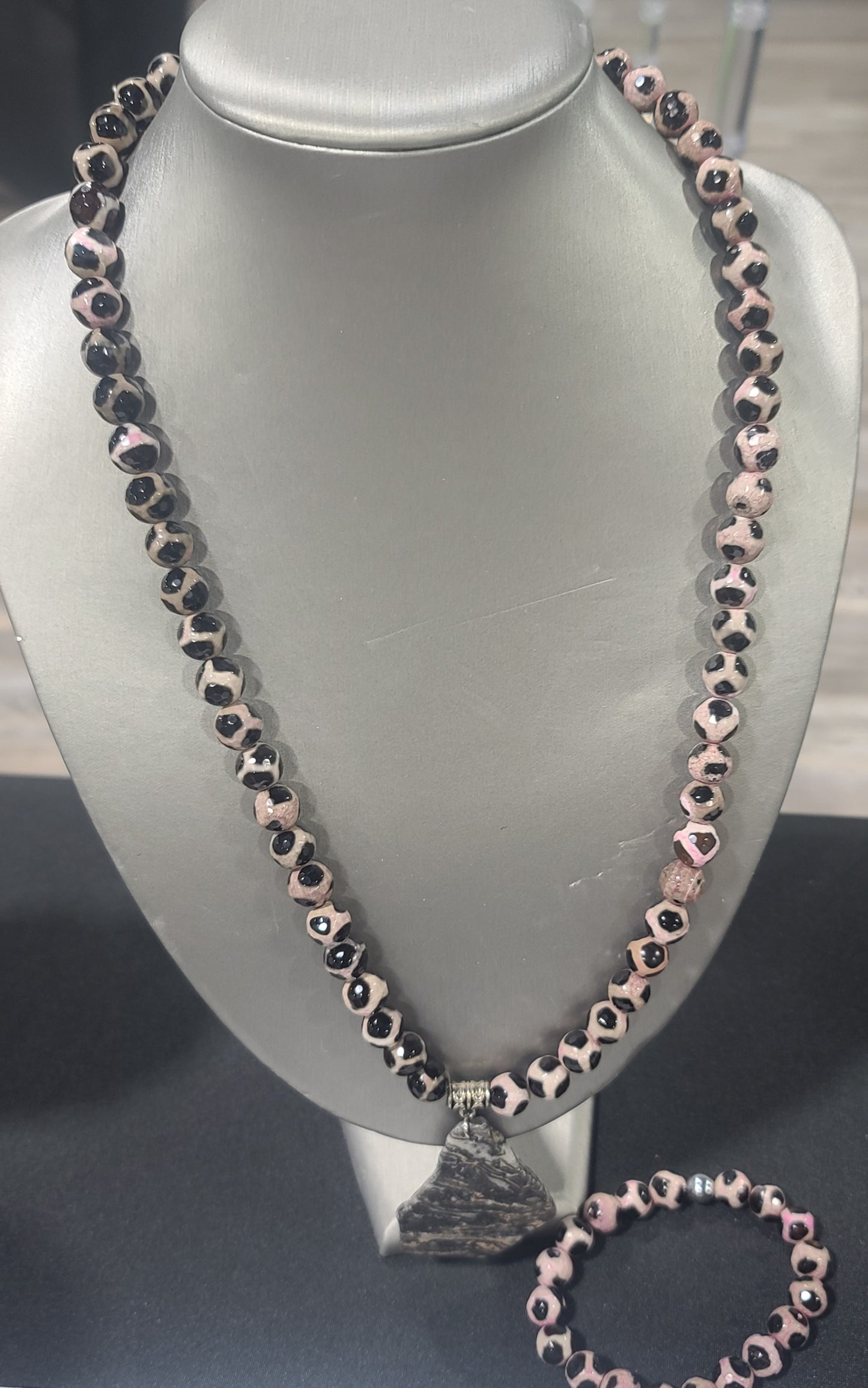 Pink and Black Spotted Agate Beaded Necklace with Pendant and Matching Stretch Bracelet