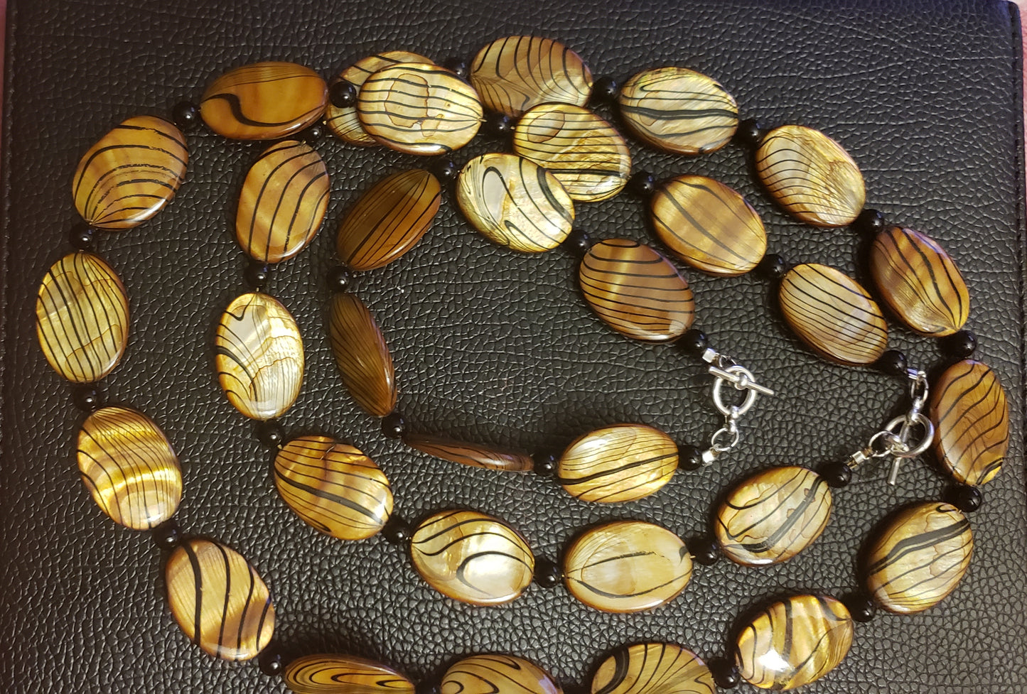 Brown Shell and Onyx Necklace and Bracelet Set