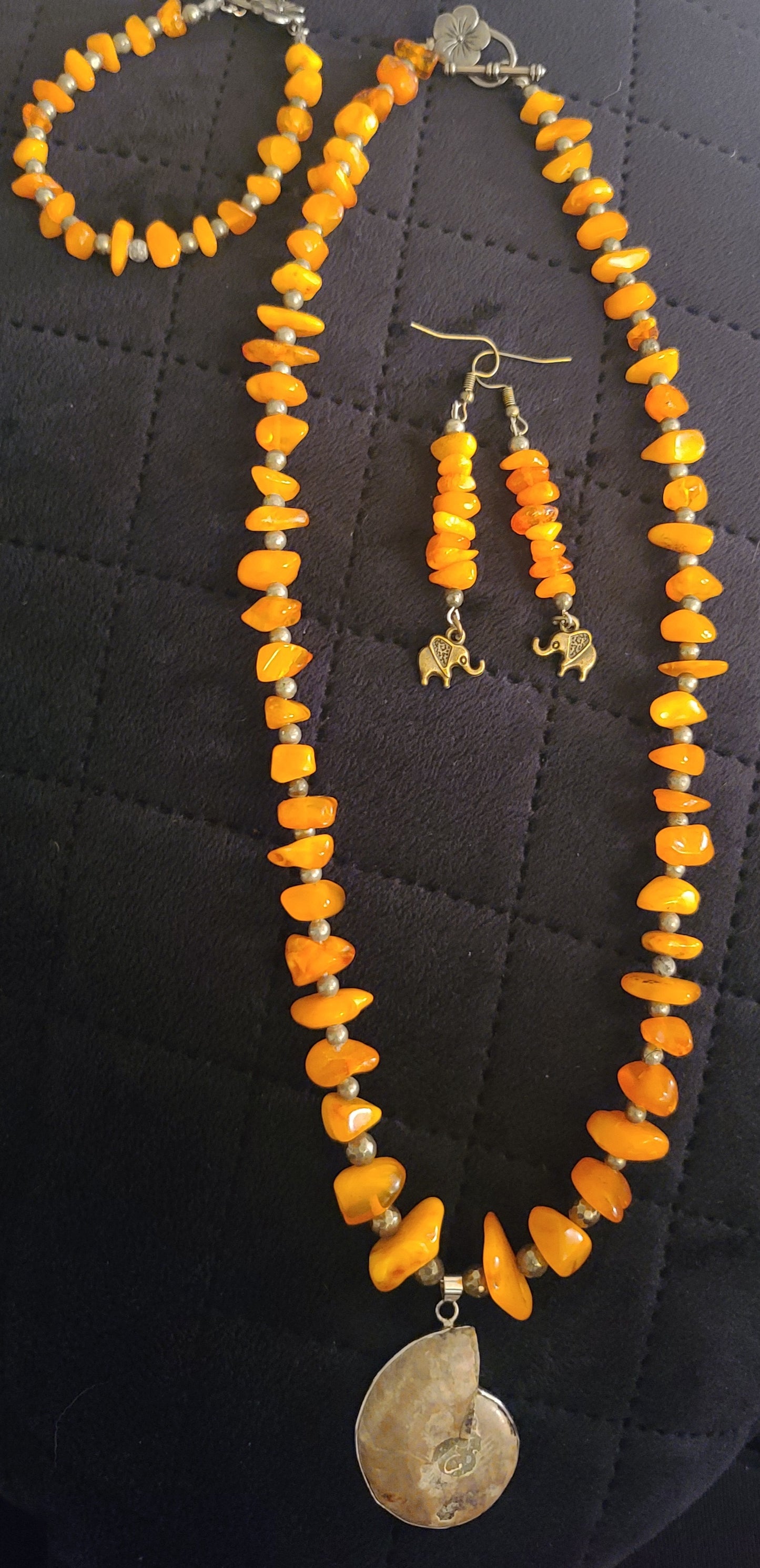 Amber Gemstone Necklace with Matching Bracelet and Earrings (Graduated Stones)